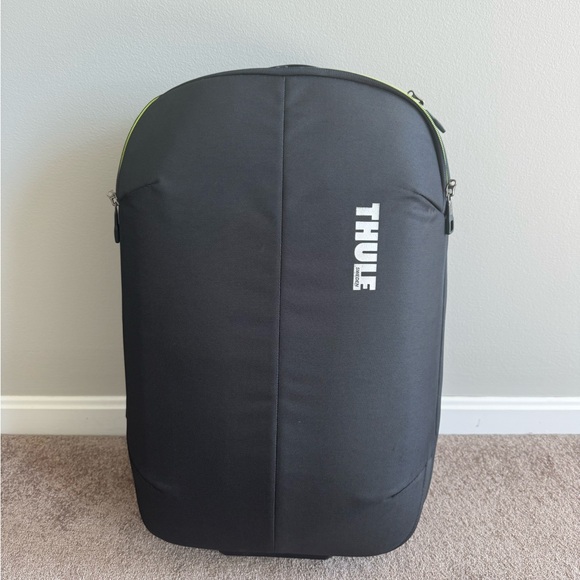Thule luggage - Picture 1 of 3